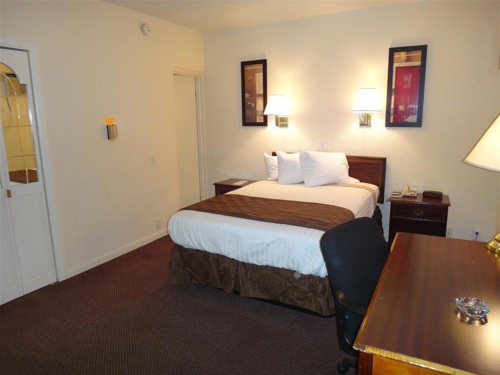 Days Inn Lexington Park Room photo